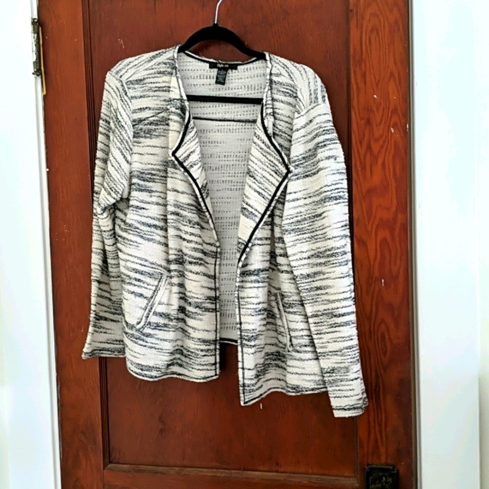 Textured lightweight blazer